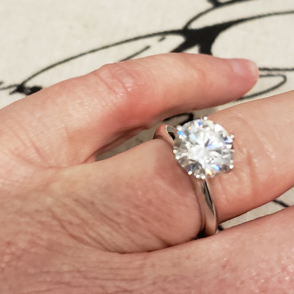 2 TCW GENIUNE BRILLIANT WHITE MOISSANITE - Picture 3 of 6